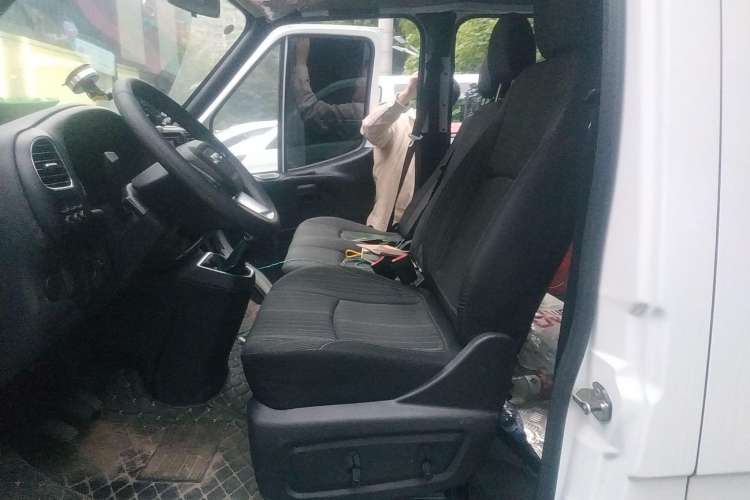 Used JMC Transit 2019 2.8T Commercial Version Short Wheelbase Low Roof 6-Seater China VI Emission Standard JX493 Left Front Seat