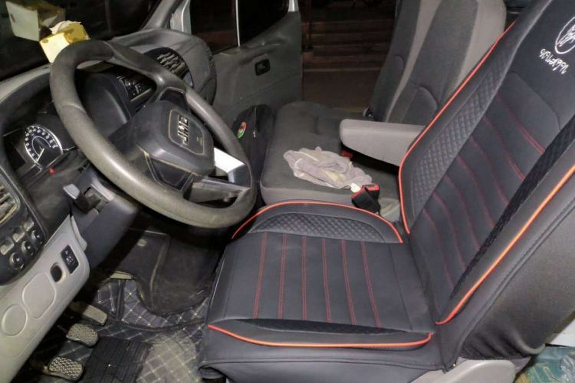 Used JMC Transit 2019 2.8T Commercial Version Short Wheelbase Mid-Roof 6-Seater China VI JX493 Left Front Seat