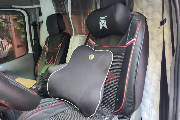 Used JMC Transit 2019 2.8T Commercial Version Long Wheelbase Mid-Roof 6-Seater Rear Single Tire China VI Emission Standard – JX493 Left Front Seat