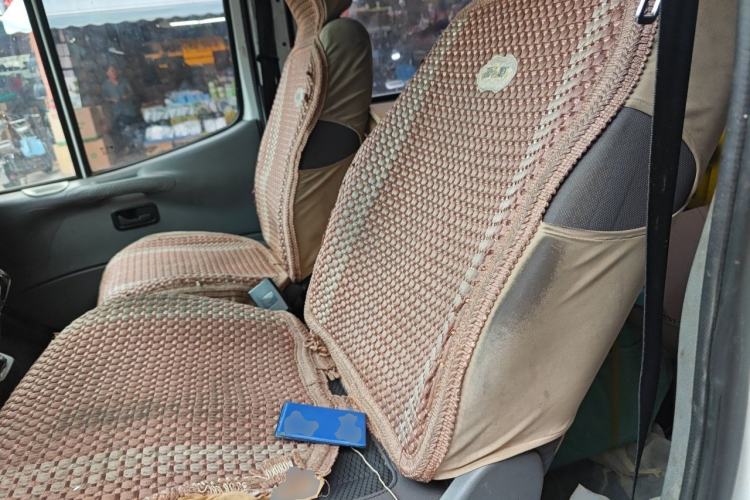 Used JMC Transit 2019 2.8T Commercial Version Long Wheelbase Mid-Roof 6-Seater Rear Single Tire China VI Emission Standard – JX493 Left Rear Seat