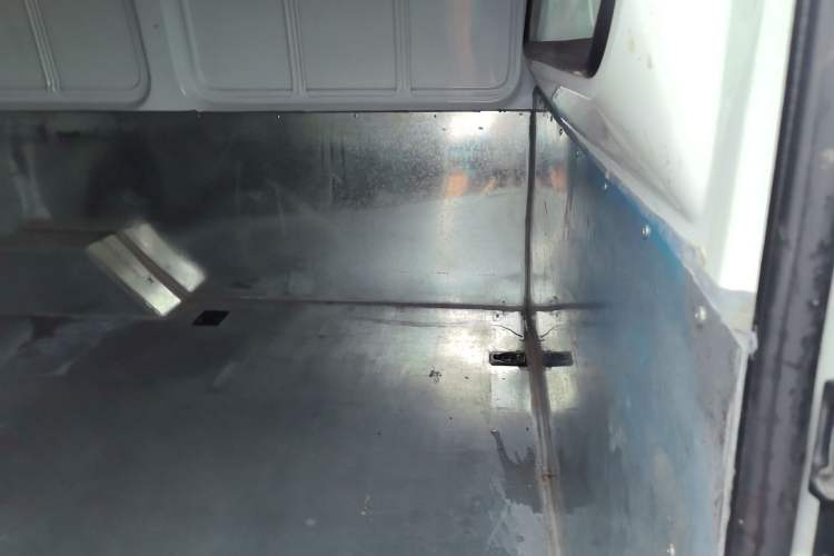 Used JMC Transit 2019 2.8T Commercial Version Short Wheelbase Mid-Roof 3-Seater China VI Standard JX493 Left Rear Seat