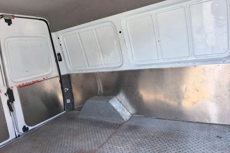 Used JMC Transit 2019 2.8T Commercial Version Short Wheelbase Mid-Roof 3-Seater China VI Standard JX493 Left Rear Seat