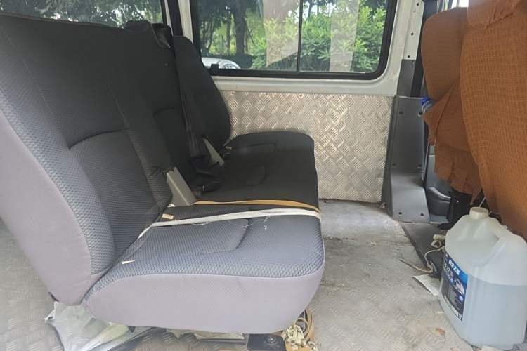 Used JMC Transit 2019 2.8T Commercial Version Short Wheelbase Mid-Roof 6-Seater China VI JX493 Left Rear Seat