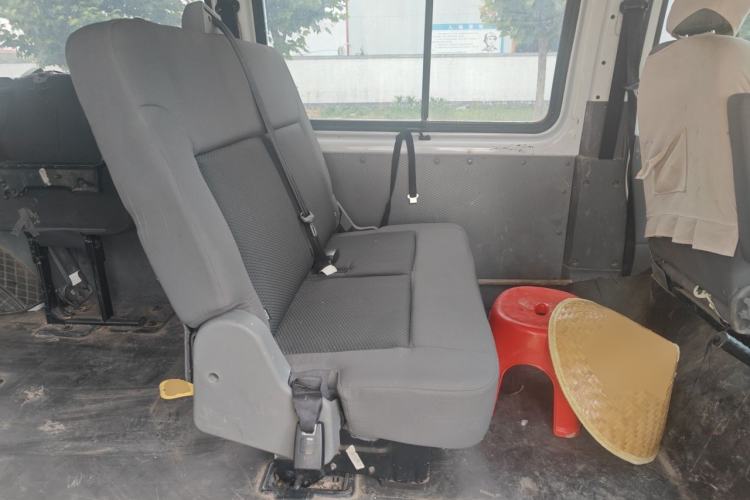 Used JMC Transit 2019 2.8T Commercial Version Long Wheelbase Mid-Roof 6-Seater Rear Single Tire China VI Emission Standard – JX493 Left Rear Seat