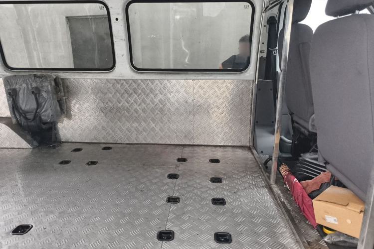 Used JMC Transit 2019 2.8T Commercial Version Long Wheelbase High Roof 6-Seater Rear Single Tire China VI Emission Standard – JX493 Left Rear Seat