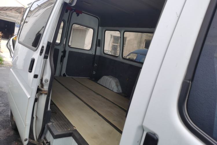 Used JMC Transit 2019 2.8T Commercial Version Long Wheelbase Mid-Roof 6-Seater Rear Single Tire China VI Emission Standard – JX493 Left Rear Seat