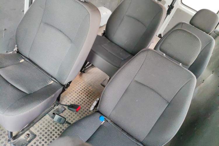 Used JMC Transit 2019 2.8T Commercial Version Long Wheelbase Mid-Roof 6-Seater Rear Single Tire China VI Emission Standard – JX493 Left Rear Seat
