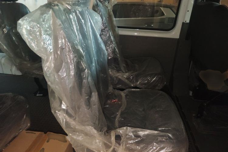 Used JMC Transit 2019 2.8T Commercial Version Long Wheelbase Mid-Roof 6-Seater Rear Single Tire China VI Emission Standard – JX493 Left Rear Seat