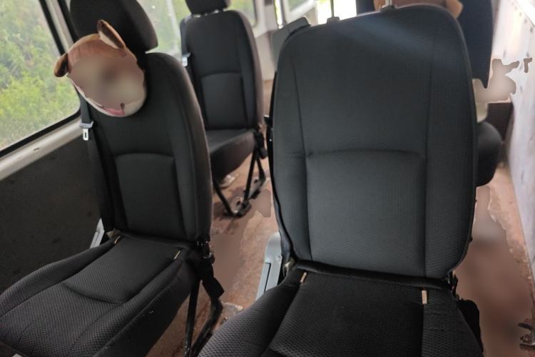 Used JMC Transit 2019 2.8T Commercial Version Long Wheelbase Mid-Roof 6-Seater Rear Single Tire China VI Emission Standard – JX493 Left Rear Seat