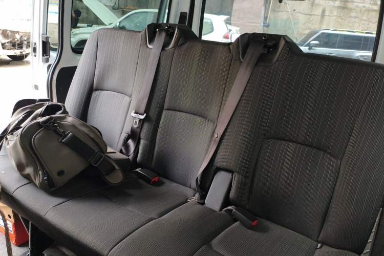 Used JMC Transit 2019 2.8T Commercial Version Short Wheelbase Low Roof 6-Seater China VI Emission Standard JX493 Left Rear Seat