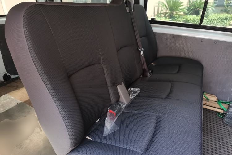 Used JMC Transit 2019 2.8T Commercial Version Intelligent Automatic Transmission Short Wheelbase Mid-Roof Design 6 Seats China VI Emission Standard – JX493 Left Rear Seat