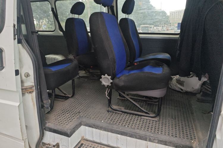 Used JMC Transit 2019 2.8T Commercial Version Long Wheelbase Mid-Roof 6-Seater Rear Single Tire China VI Emission Standard – JX493 Left Rear Seat