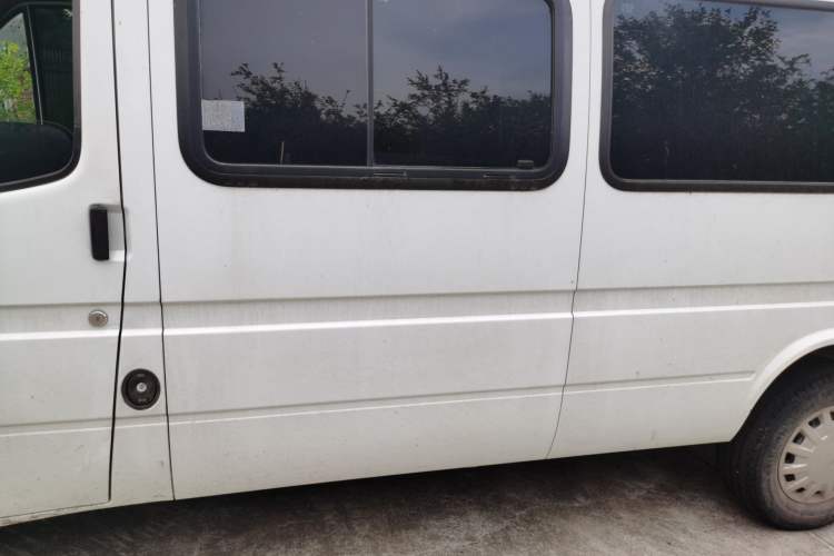 Used JMC Transit 2019 2.8T Commercial Version Long Wheelbase Mid-Roof 6-Seater Rear Single Tire China VI Emission Standard – JX493 Left Rear Seat