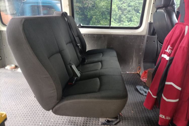 Used JMC Transit 2019 2.8T Commercial Version Short Wheelbase Mid-Roof 6-Seater China VI JX493 Left Rear Seat