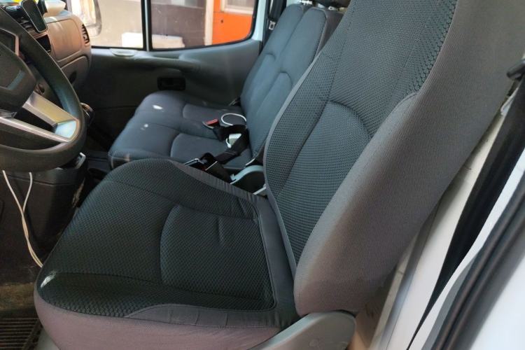 Used JMC Transit 2019 2.8T Commercial Version Long Wheelbase Mid-Roof 3-Seater Rear Single Tire China VI Emission Standard – JX493 Left Rear Seat