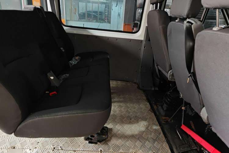 Used JMC Transit 2019 2.8T Commercial Version Short Wheelbase Mid-Roof 6-Seater China VI JX493 Left Rear Seat