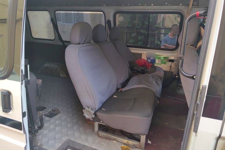 Used JMC Transit 2019 2.8T Commercial Version Long Wheelbase High Roof 6-Seater Rear Single Tire China VI Emission Standard – JX493 Left Rear Seat