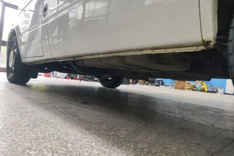Used JMC Transit 2019 2.8T Commercial Version Short Wheelbase Mid-Roof 3-Seater China VI Standard JX493 Left Side Sill
