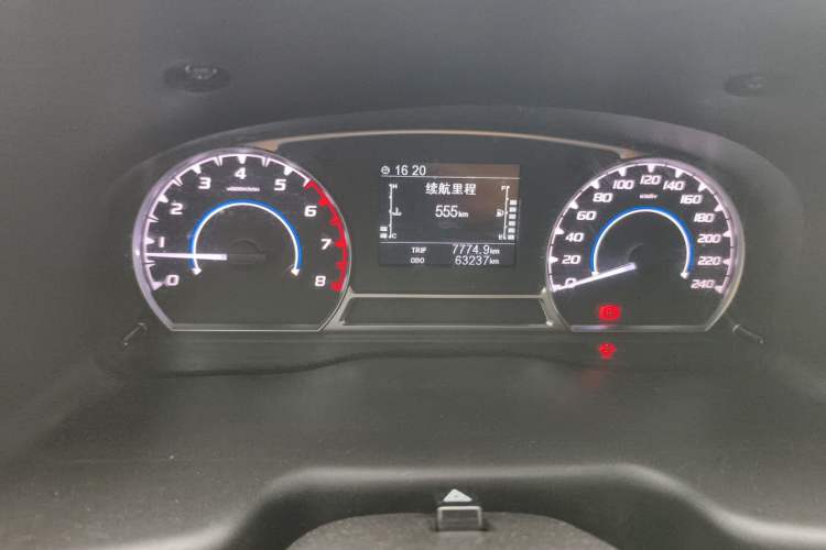 Used JMC Transit 2019 2.8T Commercial Version Short Wheelbase Mid-Roof 6-Seater China VI JX493 Odometer Close Up