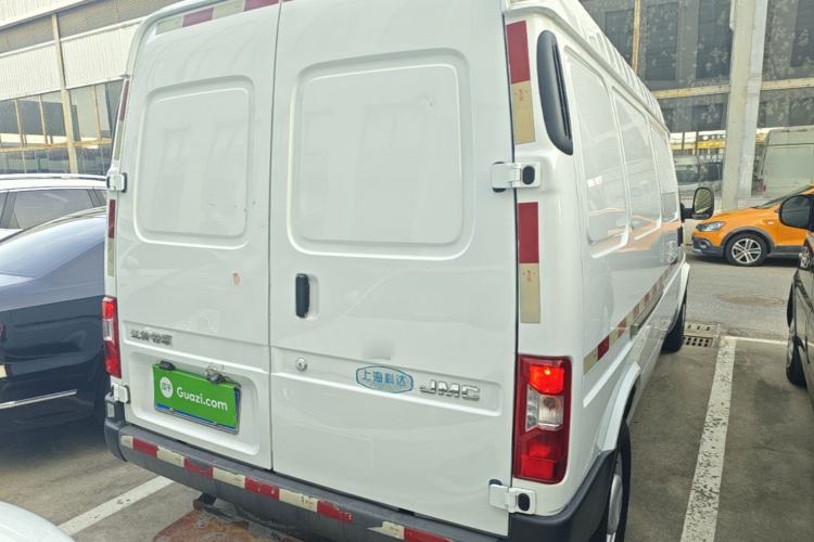 Used JMC Transit 2019 2.8T Commercial Version Long Wheelbase Mid-Roof 3-Seater Rear Single Tire China VI Emission Standard – JX493 Rear Right 45 Deg