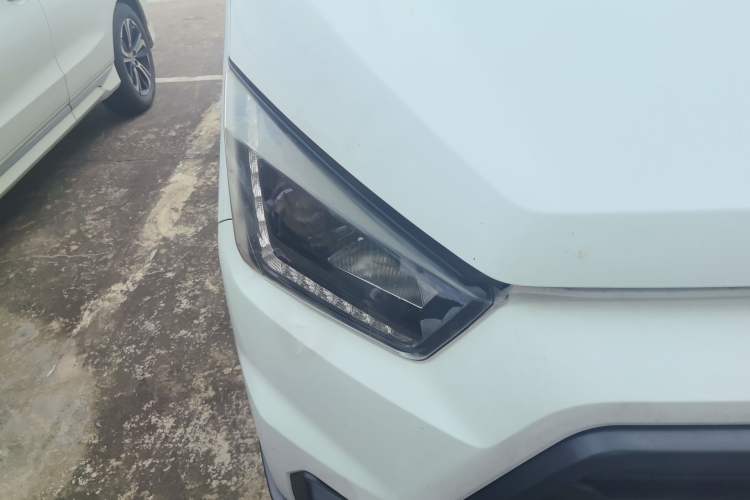 Used JMC Transit 2019 2.8T Commercial Version Short Wheelbase Mid-Roof 6-Seater China VI JX493 Right Front Headlight