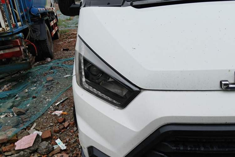 Used JMC Transit 2019 2.8T Commercial Version Short Wheelbase Low Roof 6-Seater China VI Emission Standard JX493 Right Front Headlight