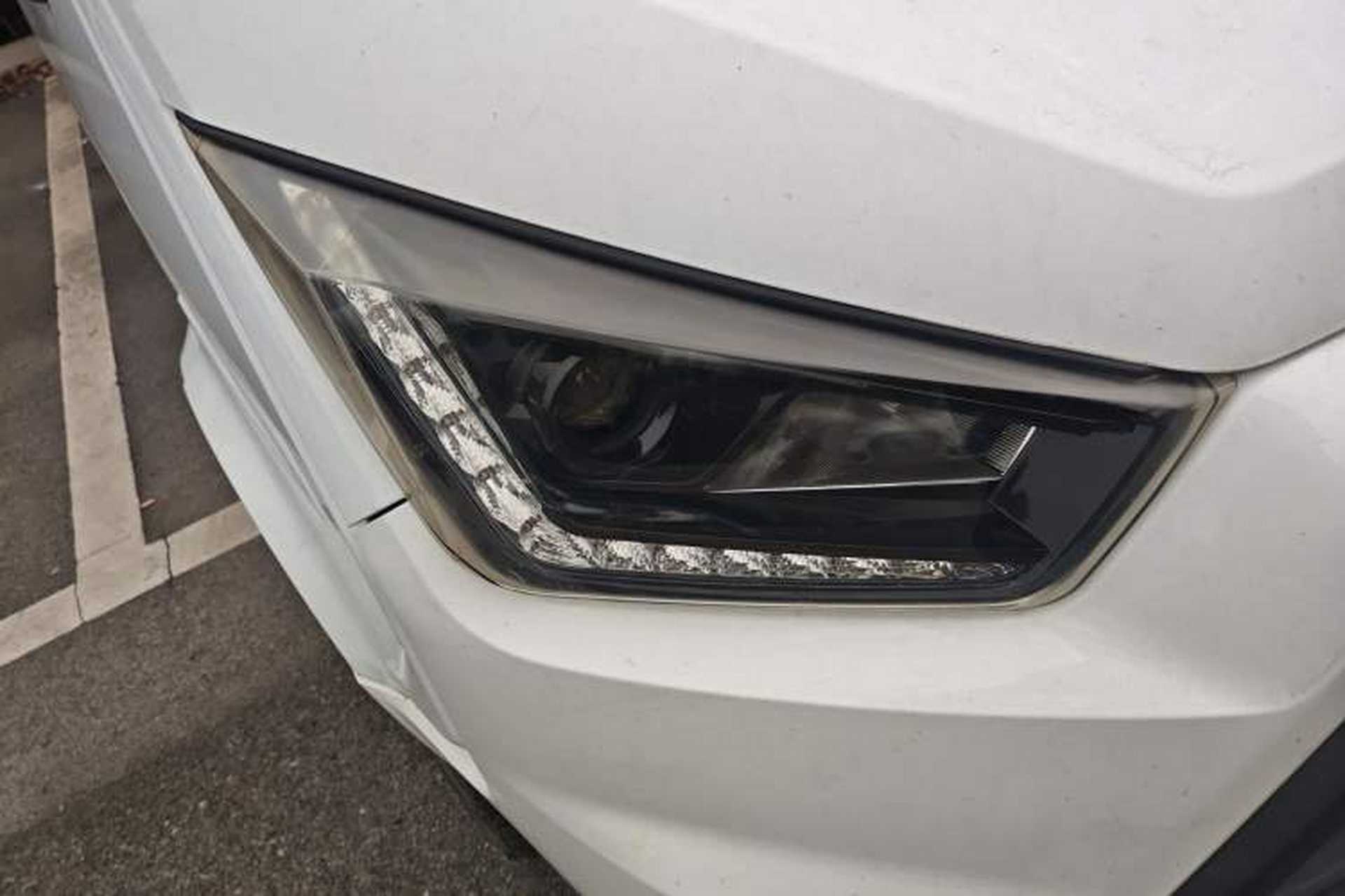 Used JMC Transit 2019 2.8T Commercial Version Long Wheelbase Mid-Roof 6-Seater Rear Single Tire China VI Emission Standard – JX493 Right Front Headlight