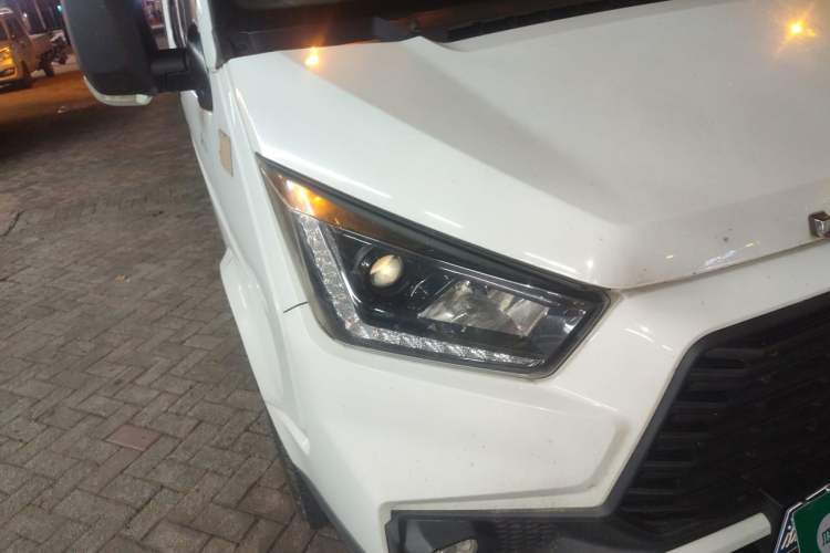 Used JMC Transit 2019 2.8T Commercial Version Long Wheelbase Mid-Roof 6-Seater Rear Single Tire China VI Emission Standard – JX493 Right Front Headlight