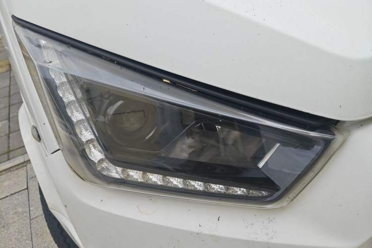 Used JMC Transit 2019 2.8T Commercial Version Long Wheelbase High Roof 6-Seater Rear Single Tire China VI Emission Standard – JX493 Right Front Headlight