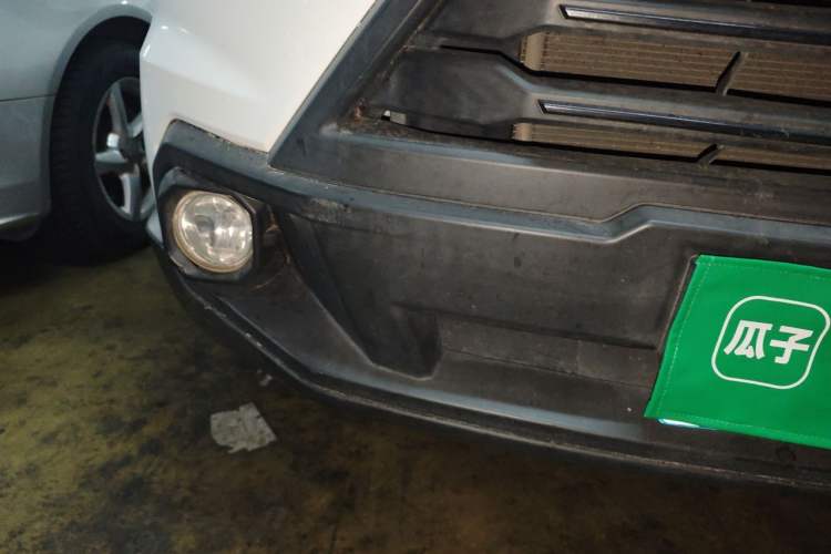 Used JMC Transit 2019 2.8T Commercial Version Long Wheelbase Mid-Roof 6-Seater Rear Single Tire China VI Emission Standard – JX493 Right Front Headlight