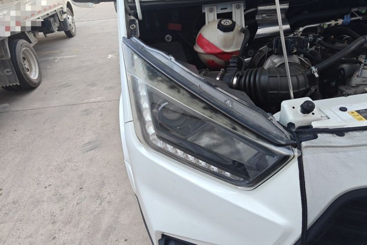 Used JMC Transit 2019 2.8T Commercial Version Long Wheelbase Mid-Roof 6-Seater Rear Single Tire China VI Emission Standard – JX493 Right Front Headlight