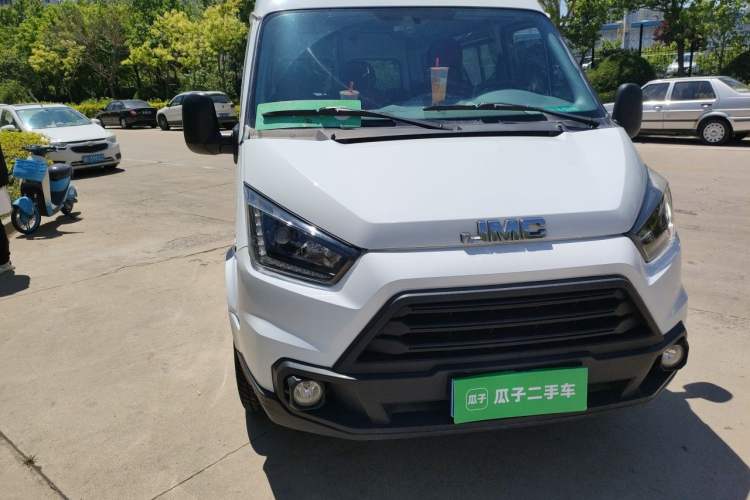 Used JMC Transit 2019 2.8T Commercial Version Short Wheelbase Mid-Roof 6-Seater China VI JX493 Right Front Headlight