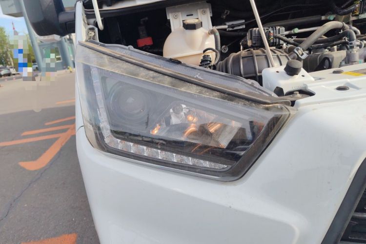 Used JMC Transit 2019 2.8T Commercial Version Long Wheelbase Mid-Roof 6-Seater Rear Single Tire China VI Emission Standard – JX493 Right Front Headlight