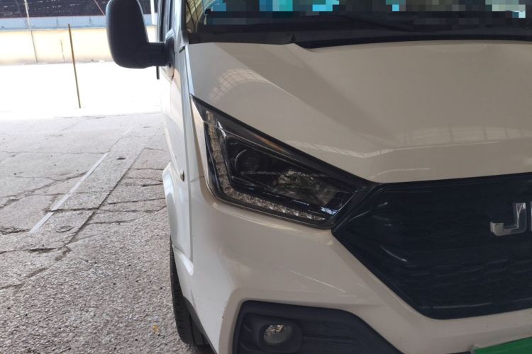 Used JMC Transit 2019 2.8T Commercial Version Short Wheelbase Mid-Roof 7-Seater China VI Standard JX493 Right Front Headlight