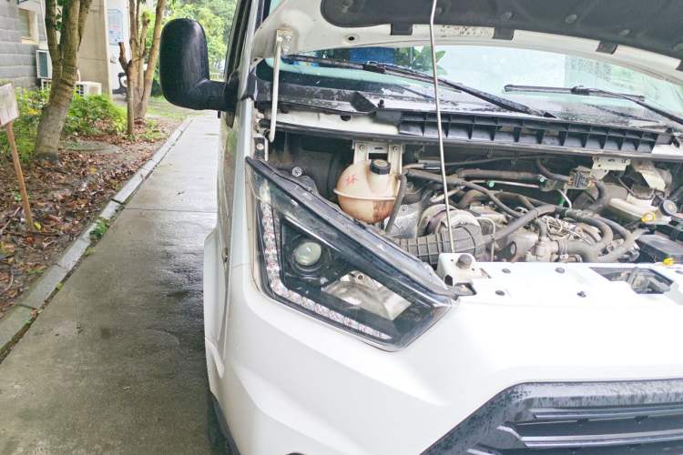 Used JMC Transit 2019 2.8T Commercial Version Short Wheelbase Mid-Roof 6-Seater China VI JX493 Right Front Headlight