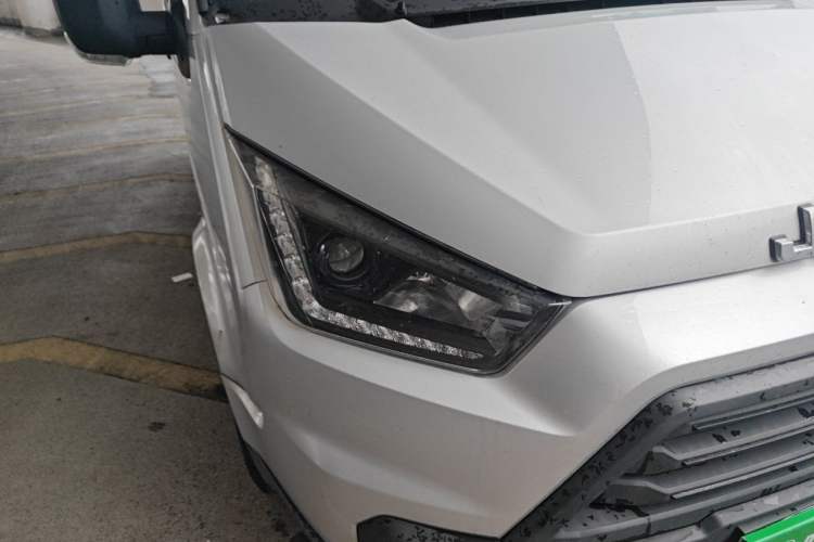 Used JMC Transit 2019 2.8T Commercial Version Short Wheelbase Mid-Roof 6-Seater China VI JX493 Right Front Headlight