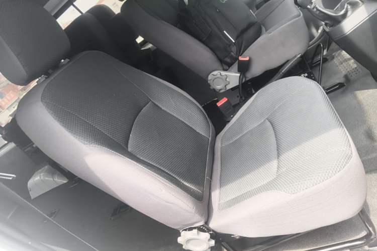 Used JMC Transit 2019 2.8T Commercial Version Long Wheelbase Mid-Roof 6-Seater Rear Single Tire China VI Emission Standard – JX493 Right Front Seat
