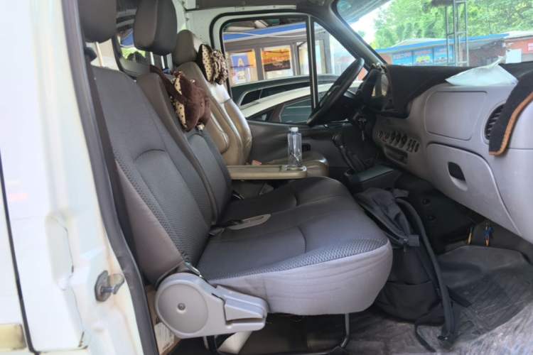 Used JMC Transit 2019 2.8T Commercial Version Short Wheelbase Mid-Roof 3-Seater China VI Standard JX493 Right Front Seat