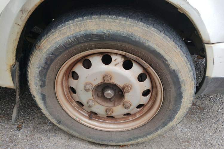 Used JMC Transit  Right Front Wheel Hub