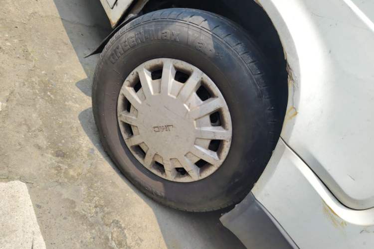 Used JMC Transit 2019 2.8T Commercial Version Long Wheelbase Mid-Roof 6-Seater Rear Single Tire China VI Emission Standard – JX493 Right Front Wheel Hub