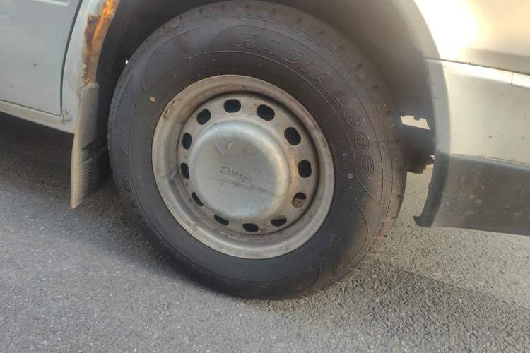 Used JMC Transit 2019 2.8T Commercial Version Short Wheelbase Mid-Roof 6-Seater China VI JX493 Right Front Wheel Hub