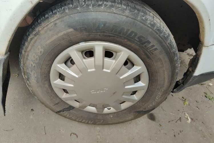 Used JMC Transit  Right Front Wheel Hub