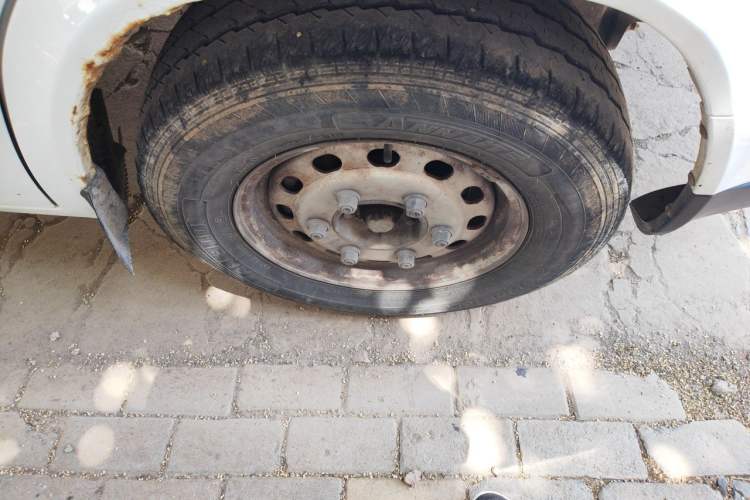 Used JMC Transit  Right Front Wheel Hub