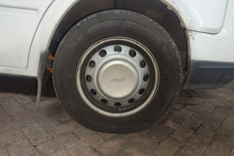 Used JMC Transit 2019 2.8T Commercial Version Long Wheelbase Mid-Roof 6-Seater Rear Single Tire China VI Emission Standard – JX493 Right Front Wheel Hub