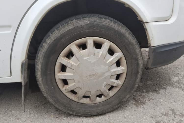 Used JMC Transit 2019 2.8T Commercial Version Long Wheelbase Mid-Roof 3-Seater Rear Single Tire China VI Emission Standard – JX493 Right Front Wheel Hub