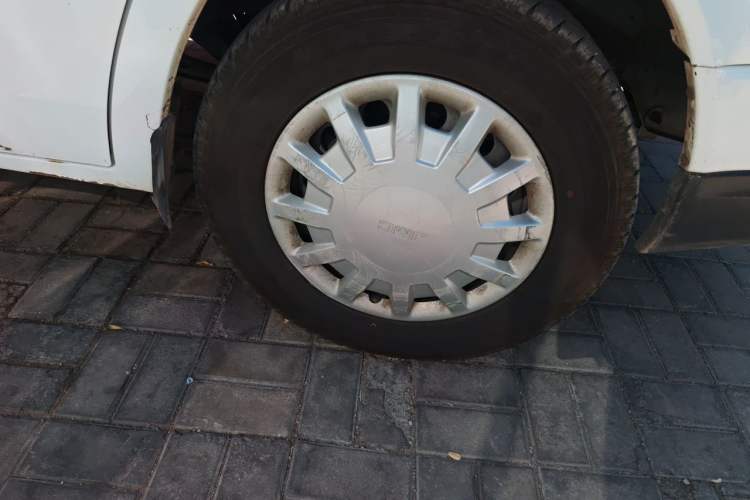 Used JMC Transit 2019 2.8T Commercial Version Intelligent Automatic Transmission Short Wheelbase Mid-Roof Design 6 Seats China VI Emission Standard – JX493 Right Front Wheel Hub