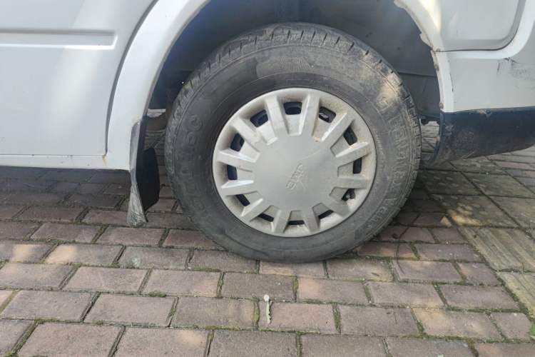 Used JMC Transit  Right Front Wheel Hub