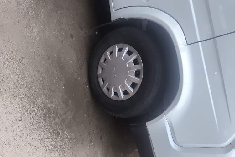 Used JMC Transit 2019 2.8T Commercial Version Short Wheelbase Mid-Roof 6-Seater China VI JX493 Right Front Wheel Hub