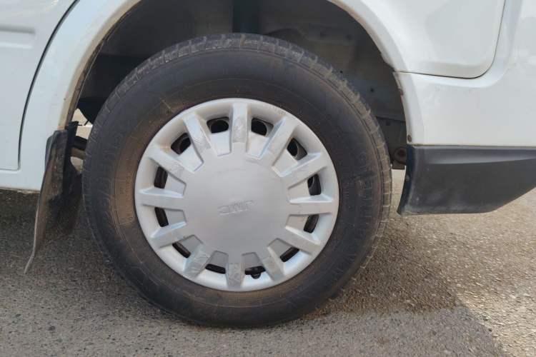 Used JMC Transit 2019 2.8T Commercial Version Long Wheelbase Mid-Roof 6-Seater Rear Single Tire China VI Emission Standard – JX493 Right Front Wheel Hub