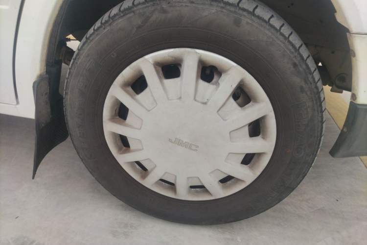Used JMC Transit 2019 2.8T Commercial Version Short Wheelbase Mid-Roof 6-Seater China VI JX493 Right Front Wheel Hub